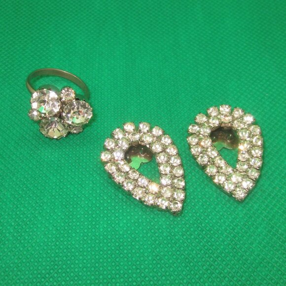 Jewelry - Clear Rhinestone Shoe Clips and Adjustable Ring